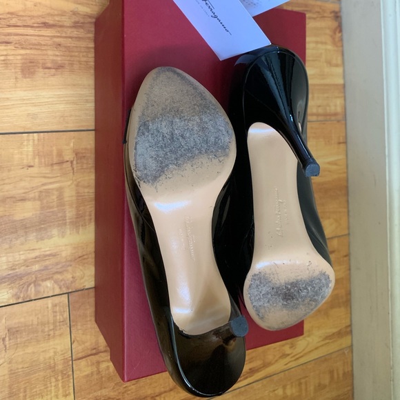 Salvatore Ferragamo Tina Patent leather heels - Picture 6 of 8